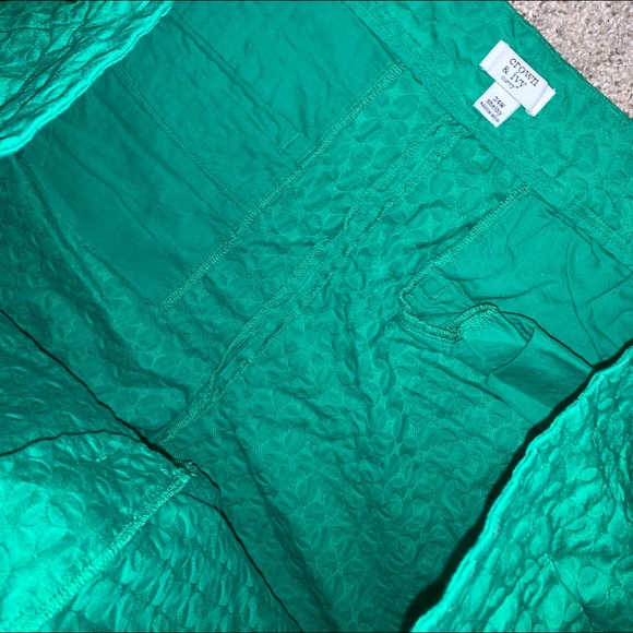 Crown & Ivy Curvy Green Designed shorts size 24W - Picture 8 of 11